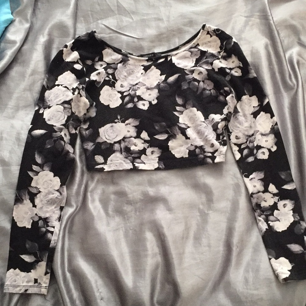 Long Sleeve Floral Crop Top